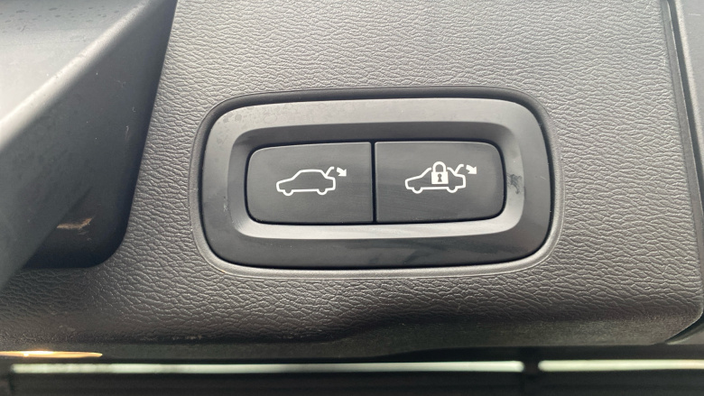 Volvo XC60 2.0 T6 [350] RC PHEV Plus Dark 5dr AWD Geartronic Estate